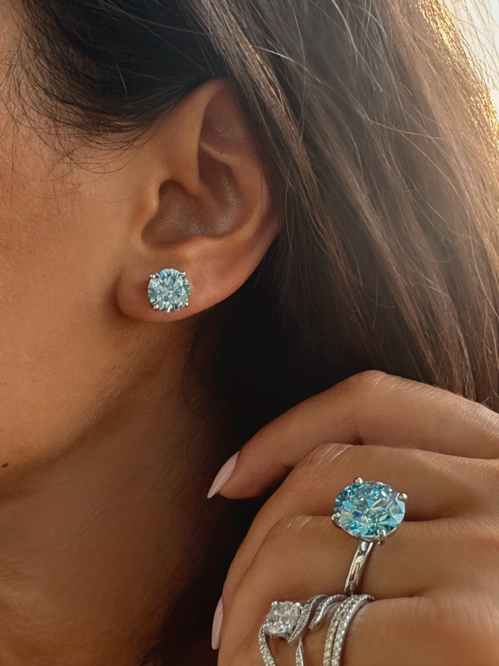 5 CT Blue Round Lab Solitaire