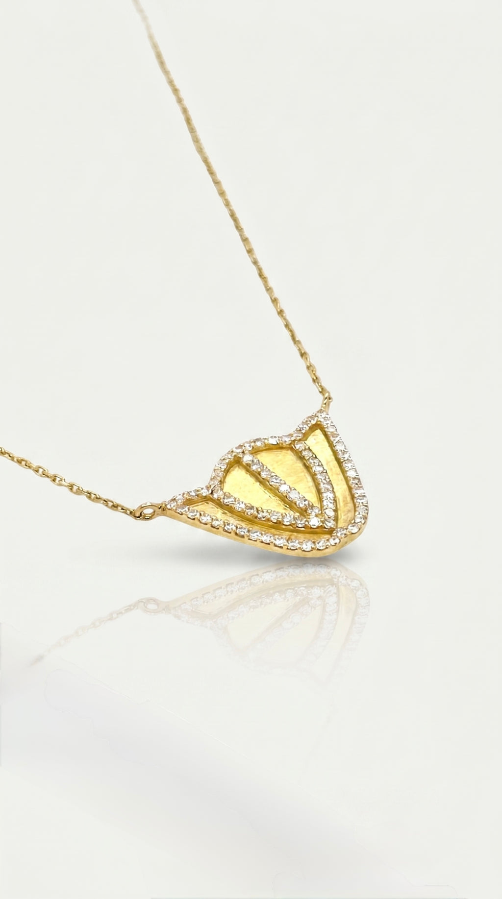 Hikayati Flower Necklace