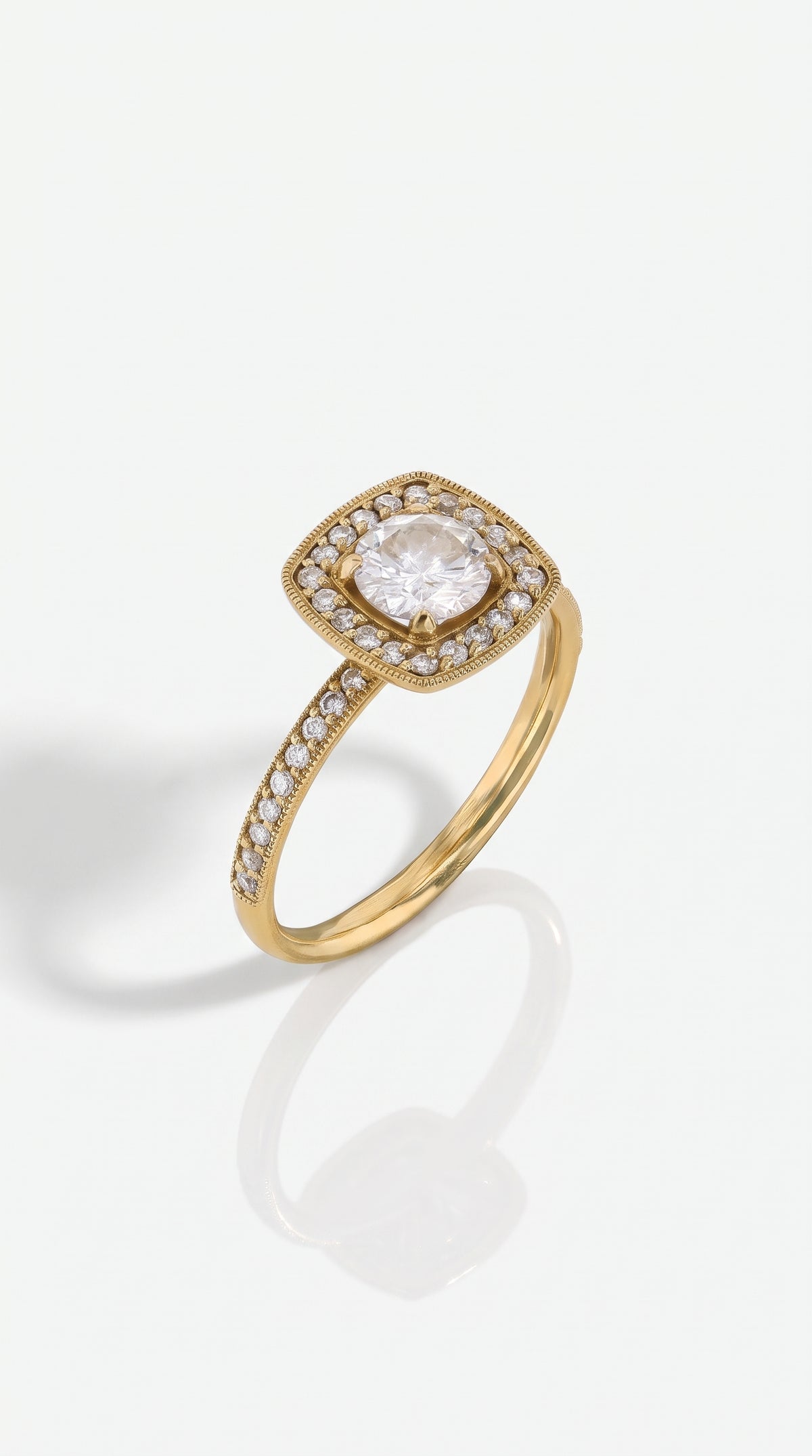 Nada Vintage Round Solitaire