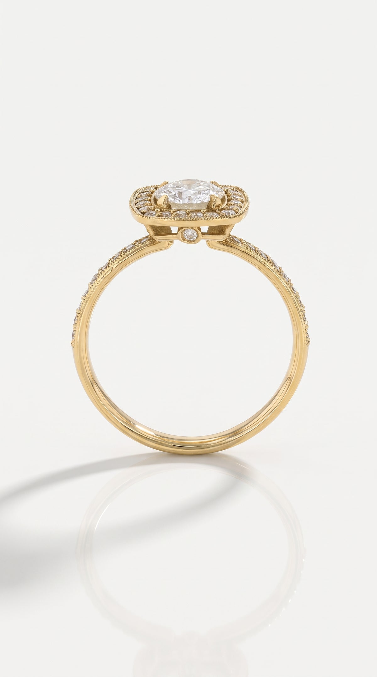 Nada Vintage Round Solitaire