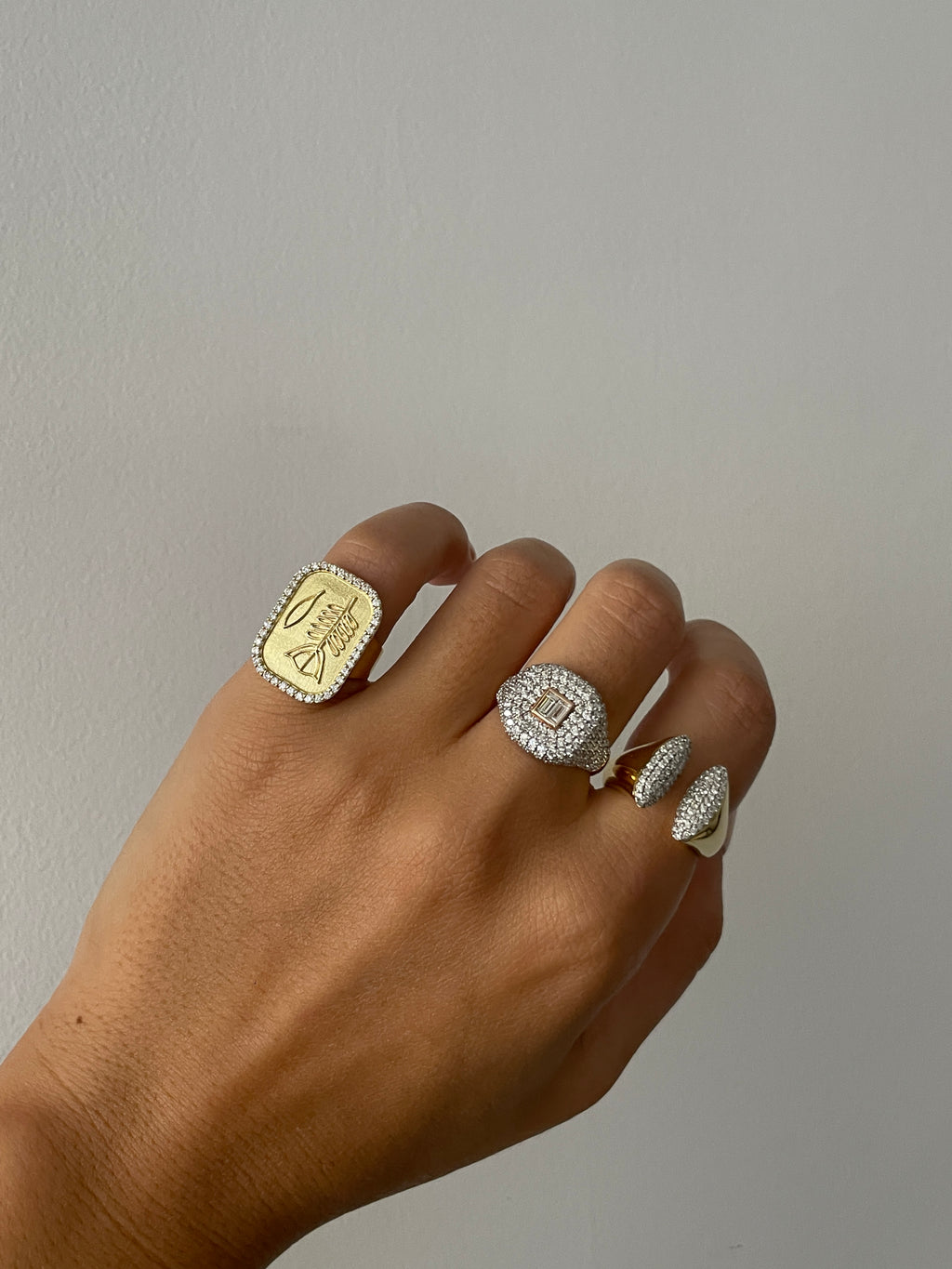 Hikayati Medallion Ring