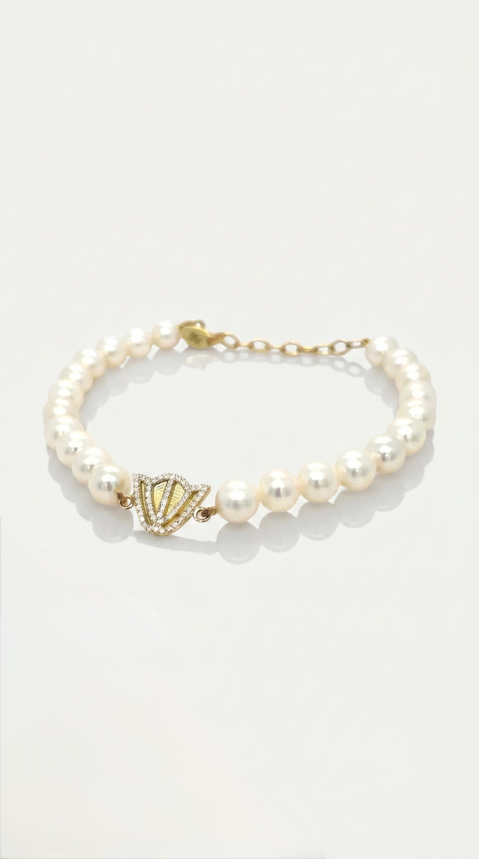 HIkayati Pearl Diamond Bracelet